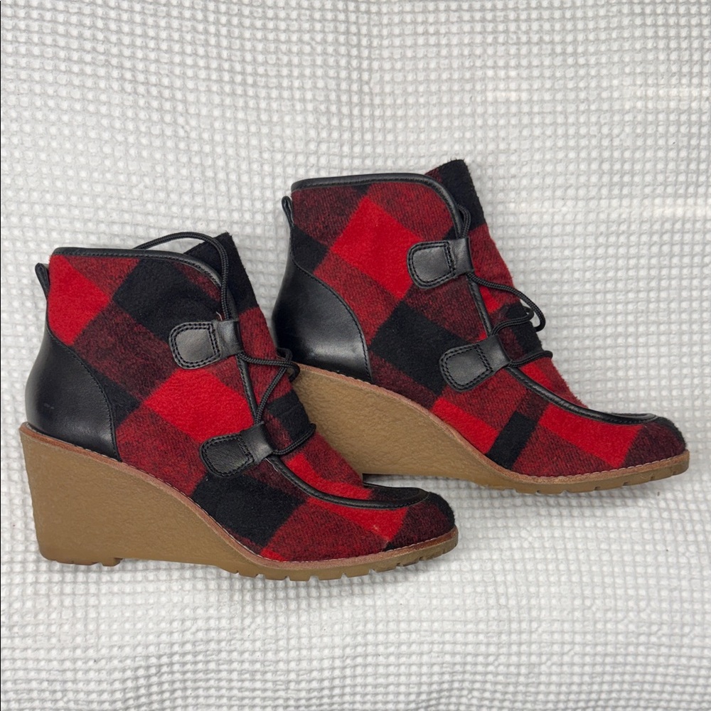 Bass Red and Black Plaid Boots - Size 8